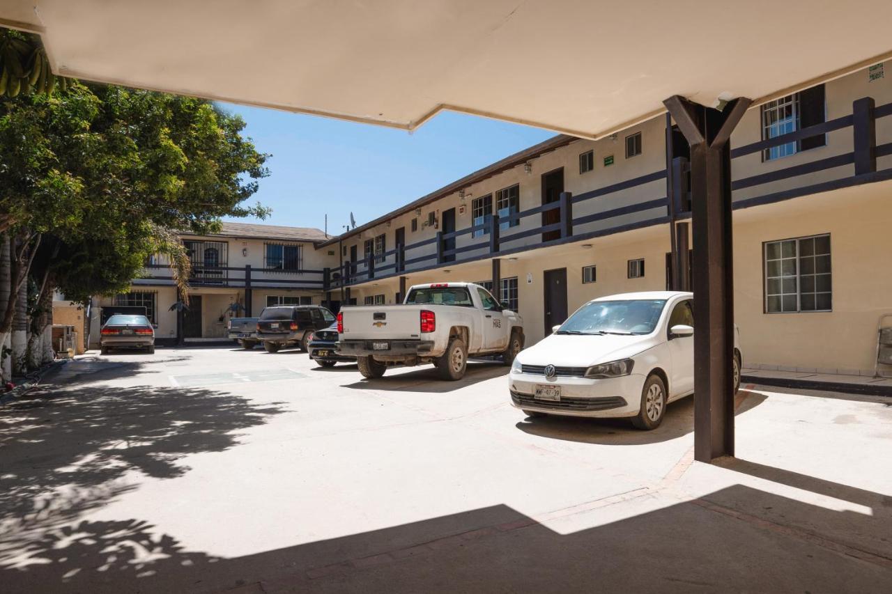 Oyo Hotel Cocobeach, Ensenada Buitenkant foto