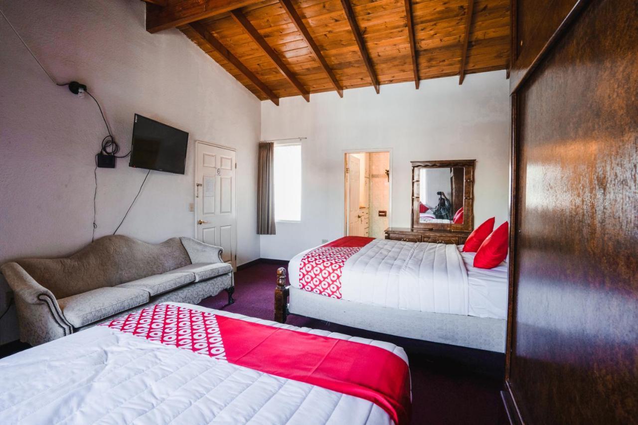 Oyo Hotel Cocobeach, Ensenada Buitenkant foto